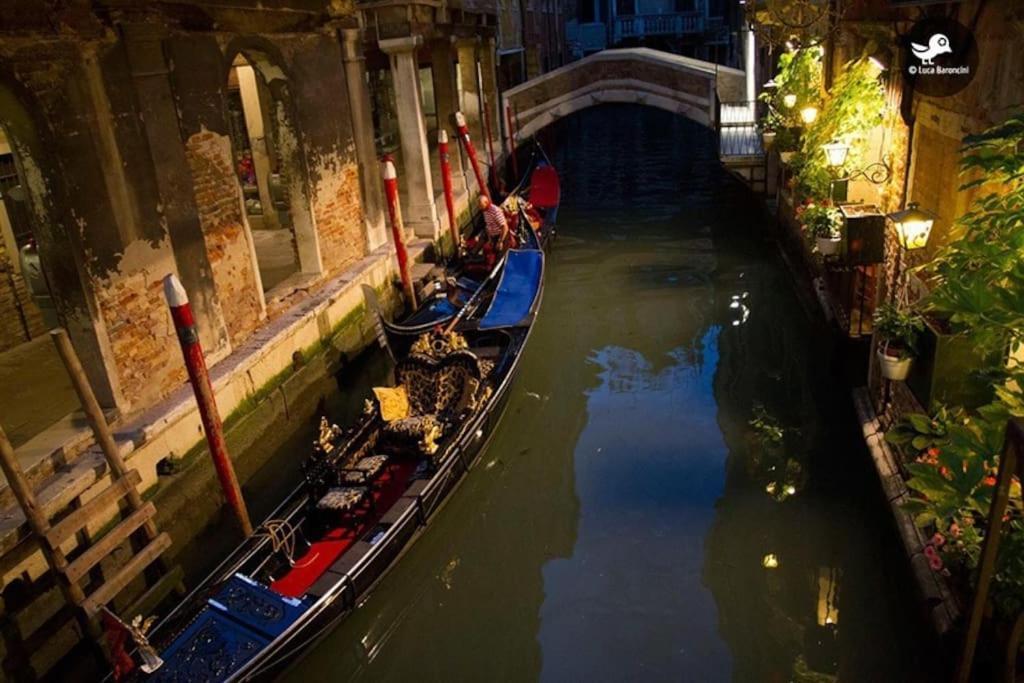 Piccola Dimora In Palazzo Storico Appartement Venetië Buitenkant foto