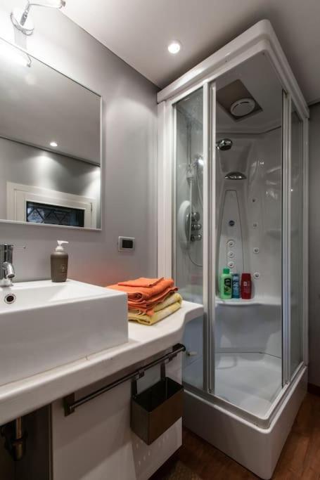 Piccola Dimora In Palazzo Storico Appartement Venetië Buitenkant foto